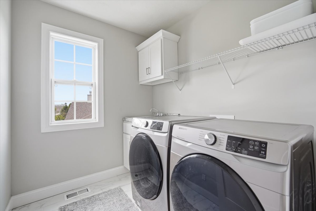 5407 Ferryman Road Bloomington, IL 61705 - Photo 41 of 61 a utility room with dryer and washer