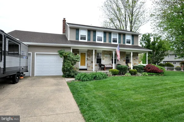$562,500 | 102 Holiday Court, Mount Laurel, NJ 08054