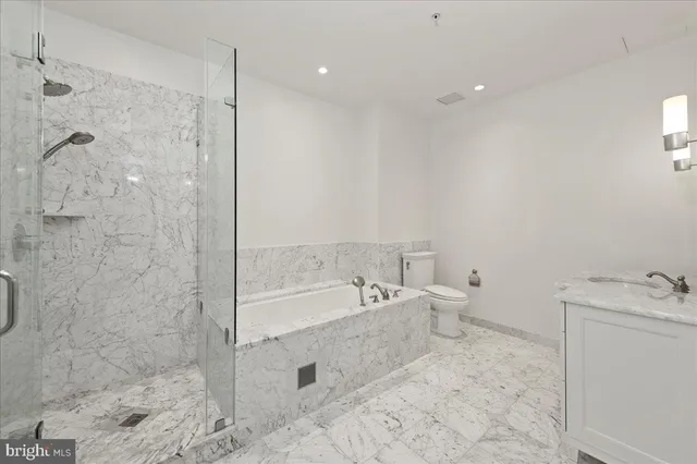 $648,000 | 130 South 18th Street, Unit 905, Philadelphia, PA 19103