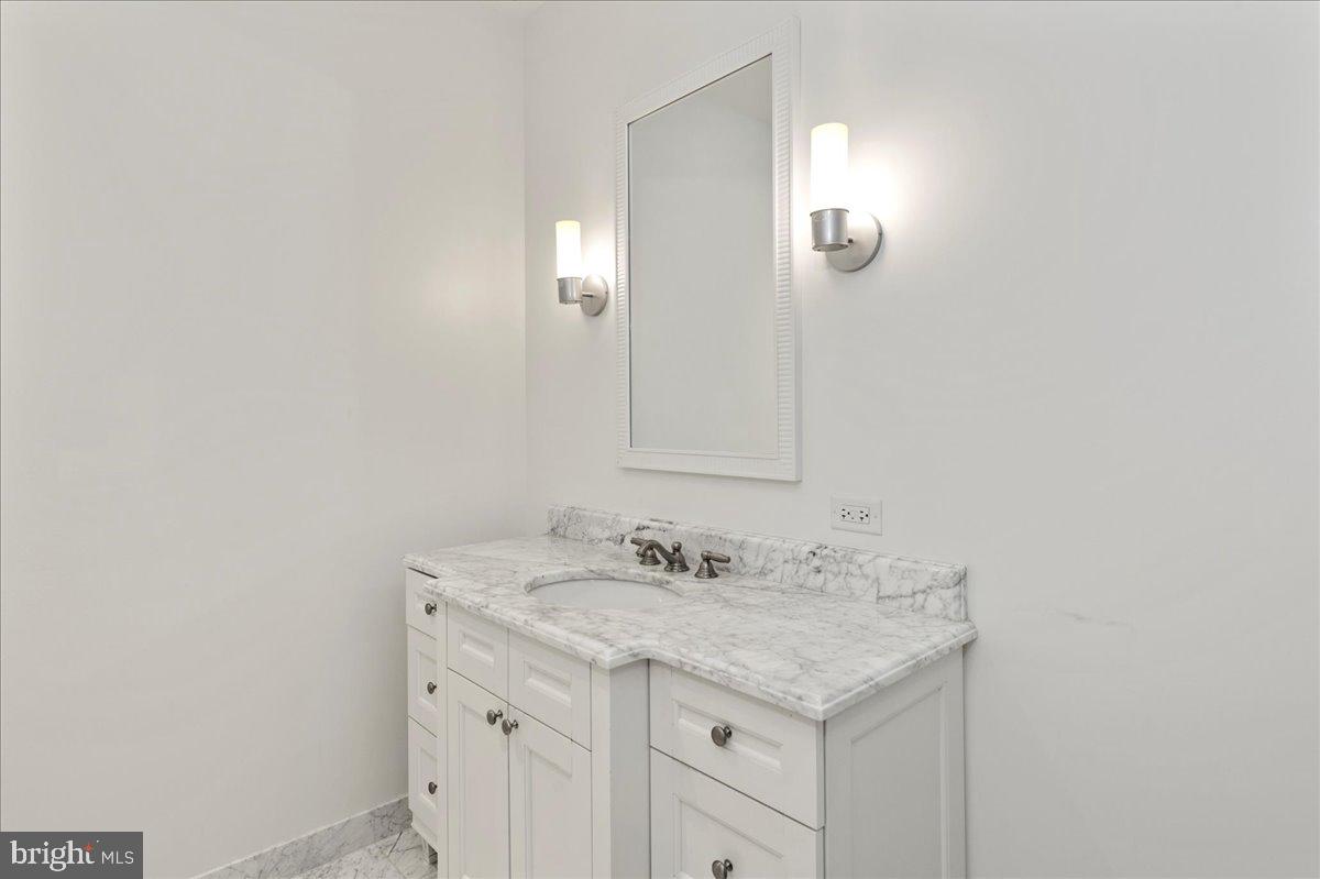 130 South 18th Street, Unit 905 Philadelphia, PA 19103 - Photo 19 of 29