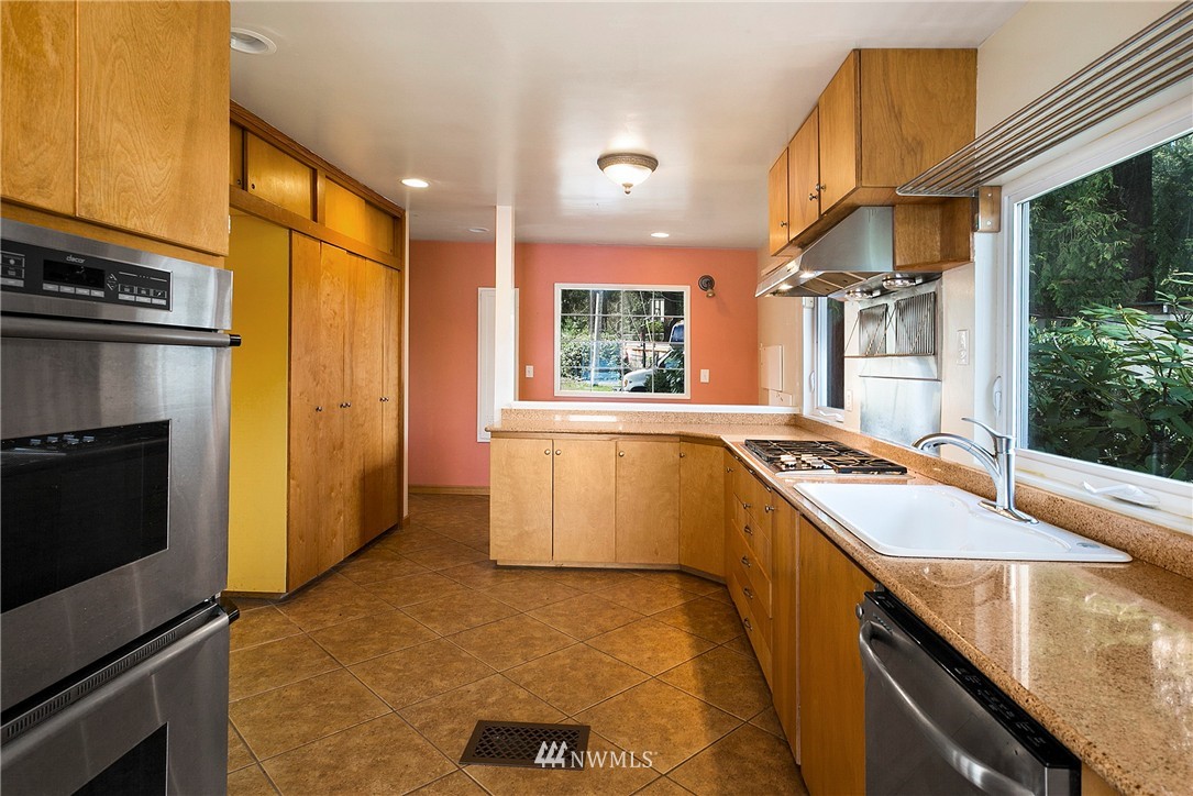 4167 Erlands Point Road Northwest Bremerton, WA 98312 - Photo 12 of 15 Gallery Image 12