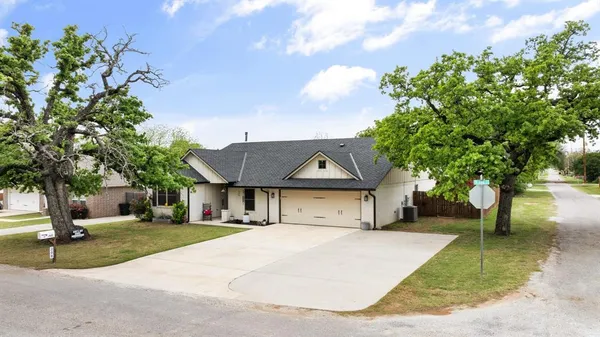 $399,000 | 208 North Oak Lane, Tolar, TX 76476