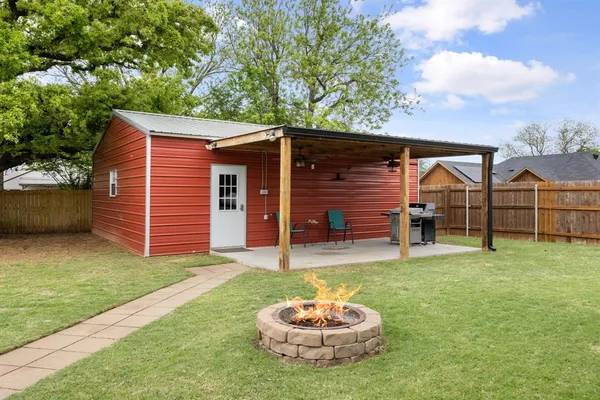$399,000 | 208 North Oak Lane, Tolar, TX 76476