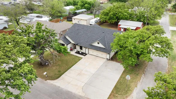 $399,000 | 208 North Oak Lane, Tolar, TX 76476