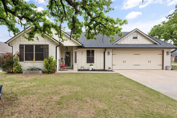 $399,000 | 208 North Oak Lane, Tolar, TX 76476