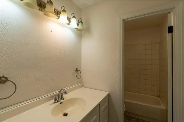 $1,350 | 9525 Manning Avenue, Kansas City, MO 64134