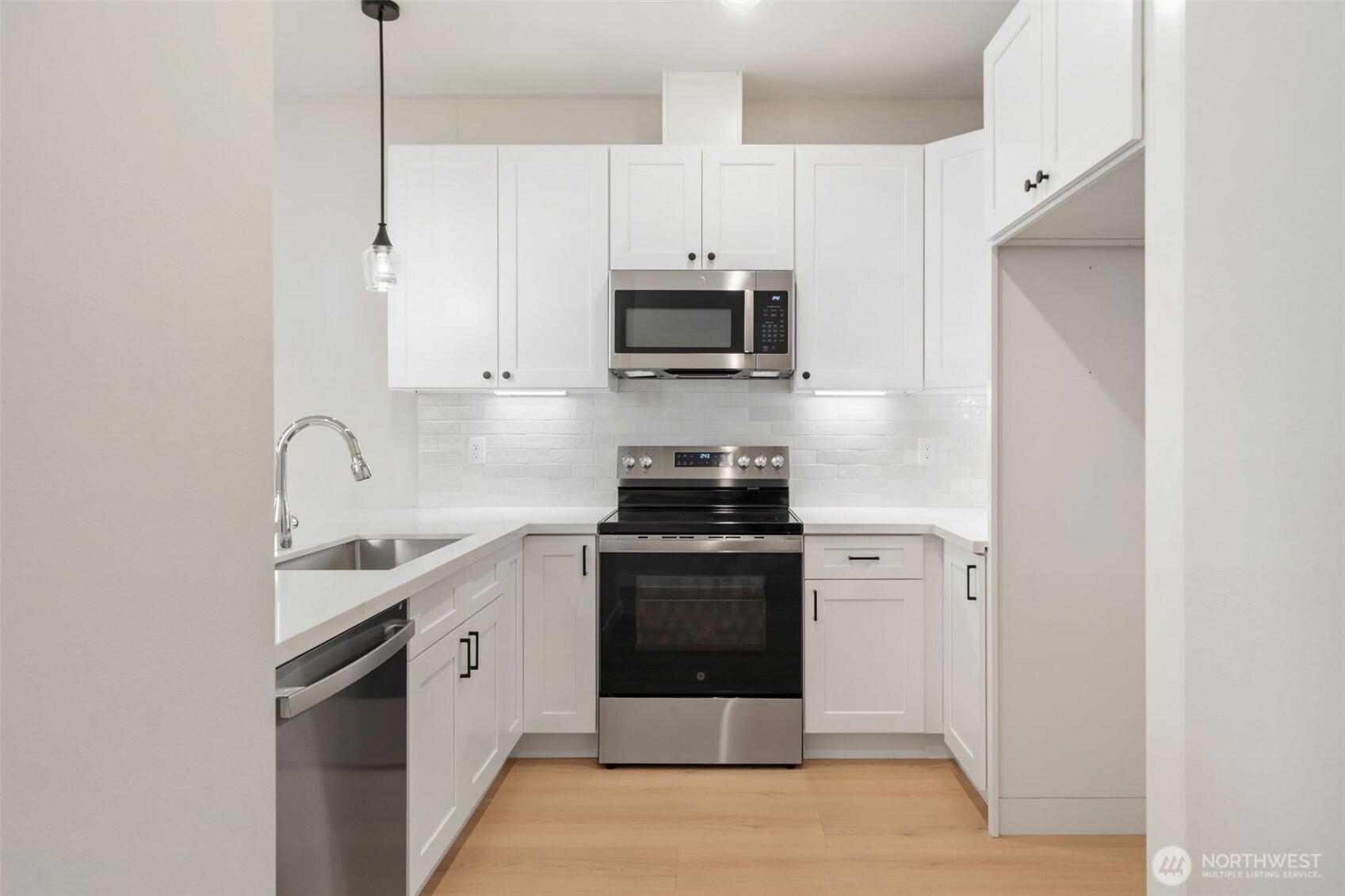 669 West Hendrickson Road, Unit 8 Sequim, WA 98382 - Photo 8 of 23