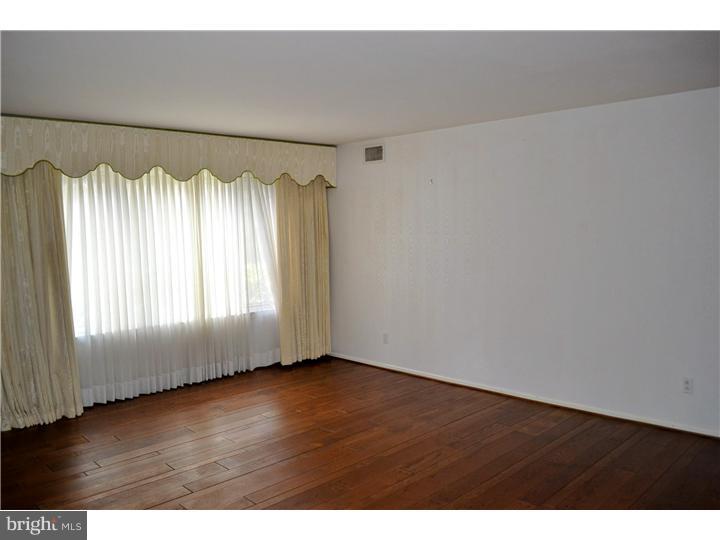 1061 Susquehanna Road Jenkintown, PA 19046 - Photo 7 of 24 Living Room