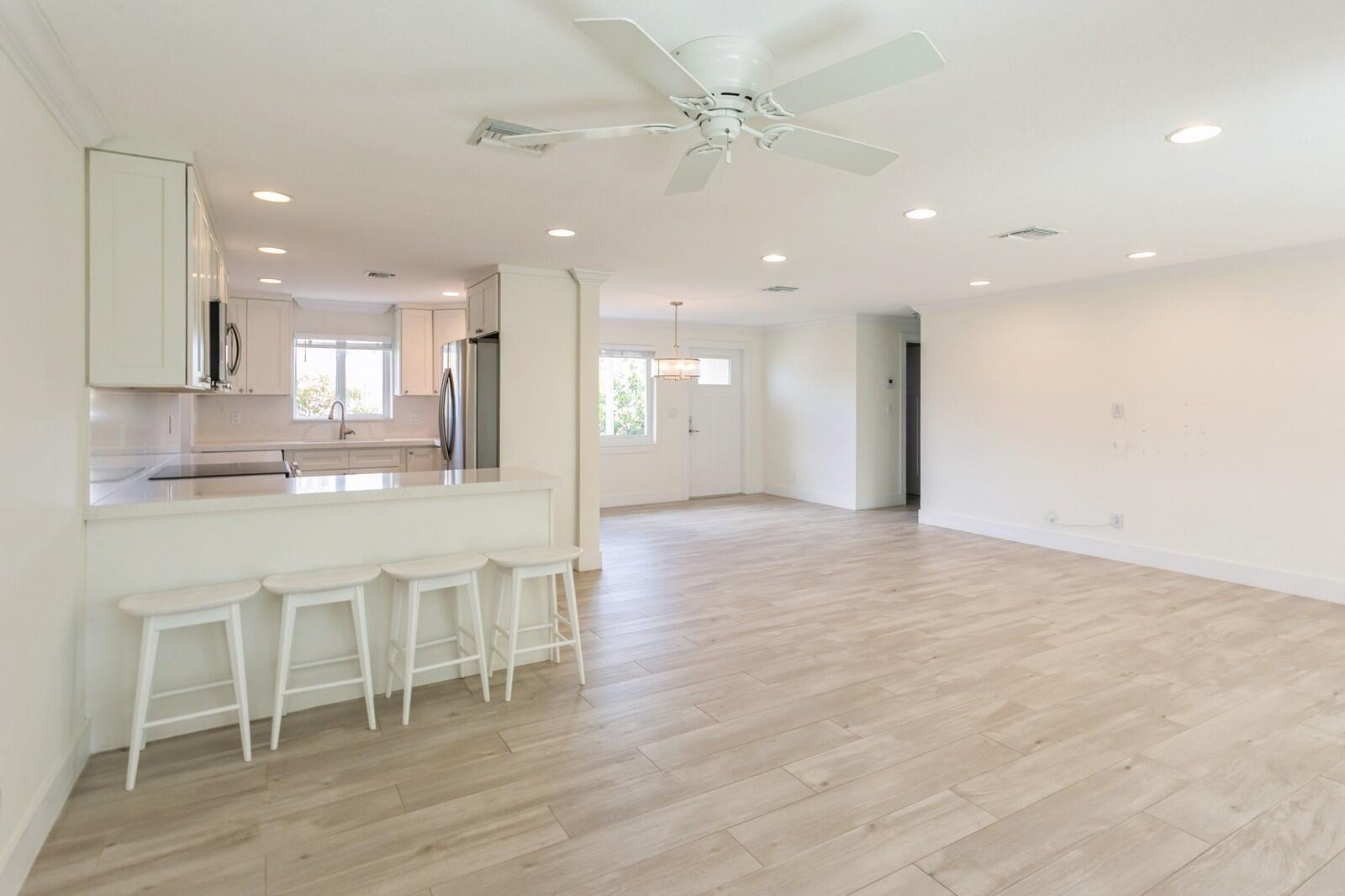 1615 Venus Avenue Jupiter, FL 33469 - Photo 12 of 27 11_Breakfast Bar