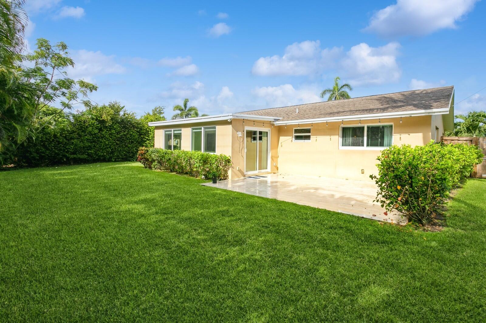 1615 Venus Avenue Jupiter, FL 33469 - Photo 23 of 27 23_Backyard Patio