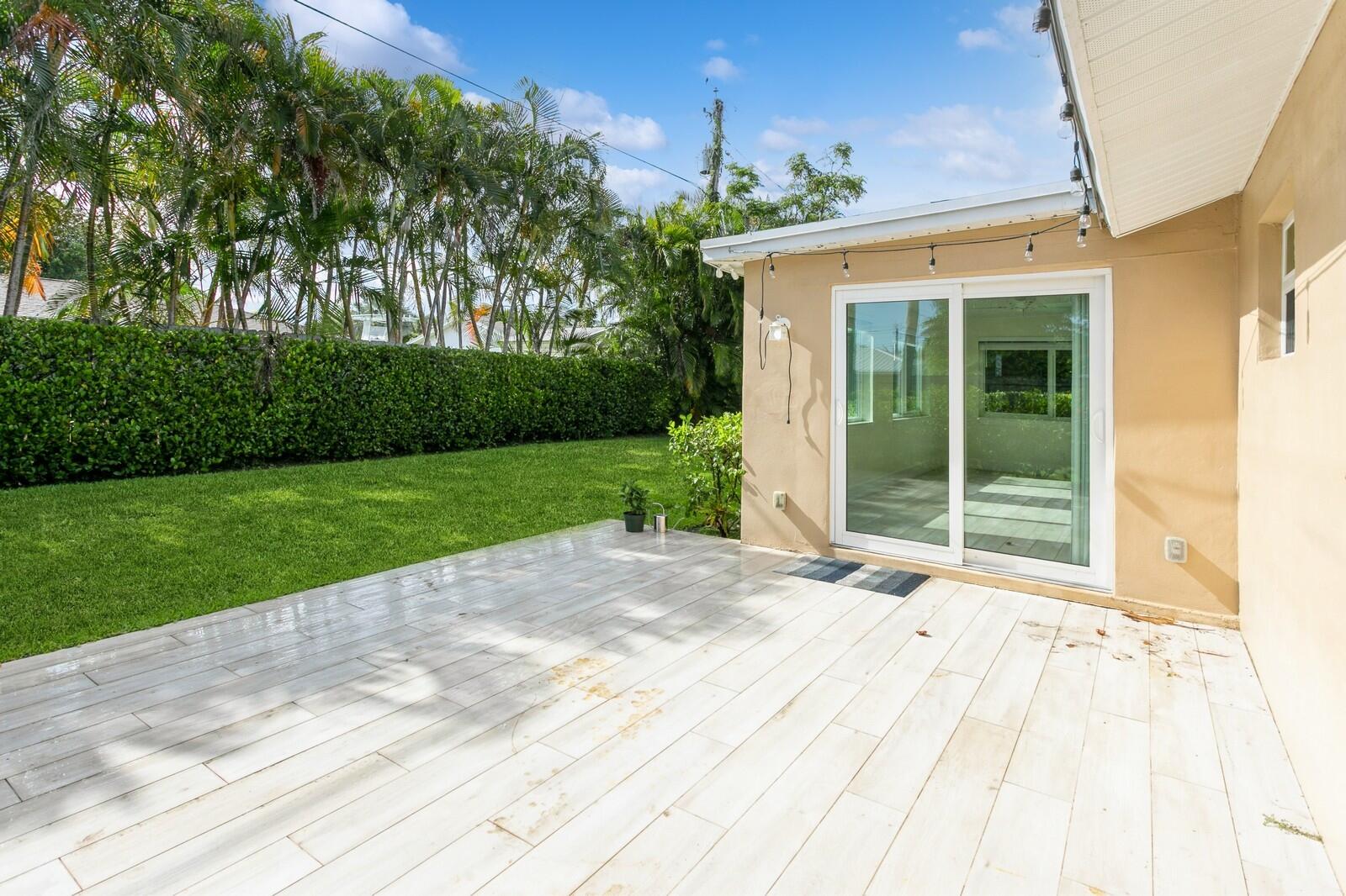 1615 Venus Avenue Jupiter, FL 33469 - Photo 24 of 27 24_ Patio