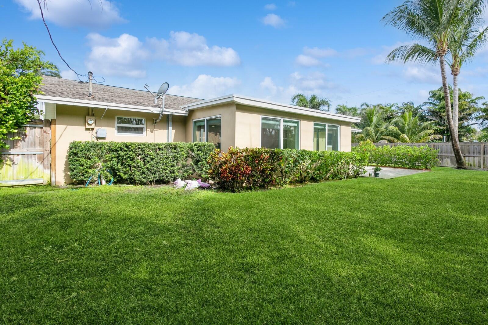 1615 Venus Avenue Jupiter, FL 33469 - Photo 25 of 27 25_Rear yard