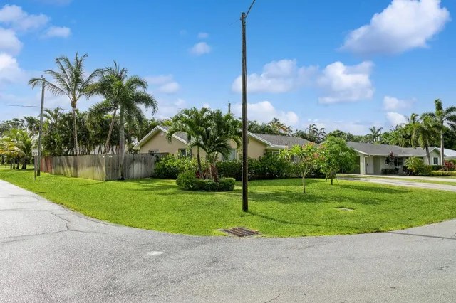 $725,000 | 1615 Venus Avenue, Jupiter, FL 33469