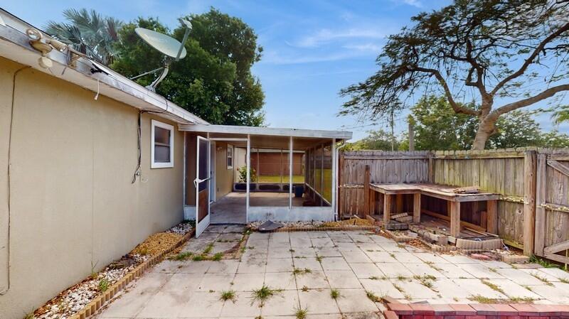 438 Southwest Cherryhill Road Port St. Lucie, FL 34953 - Photo 27 of 37 28_438SWCherryHillRoad_2028_FlexMLS800x6
