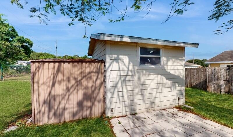 438 Southwest Cherryhill Road Port St. Lucie, FL 34953 - Photo 29 of 37 33_438SWCherryHillRoad_2033_FlexMLS800x6