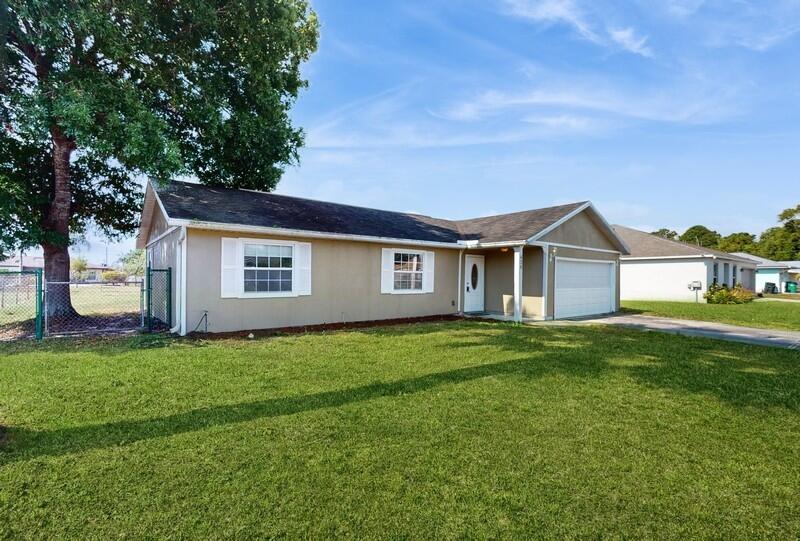 438 Southwest Cherryhill Road Port St. Lucie, FL 34953 - Photo 36 of 37 02_438SWCherryHillRoad_2002_FlexMLS800x6
