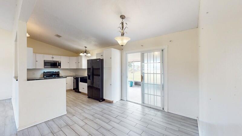 438 Southwest Cherryhill Road Port St. Lucie, FL 34953 - Photo 5 of 37 08_438SWCherryHillRoad_2008_FlexMLS800x6
