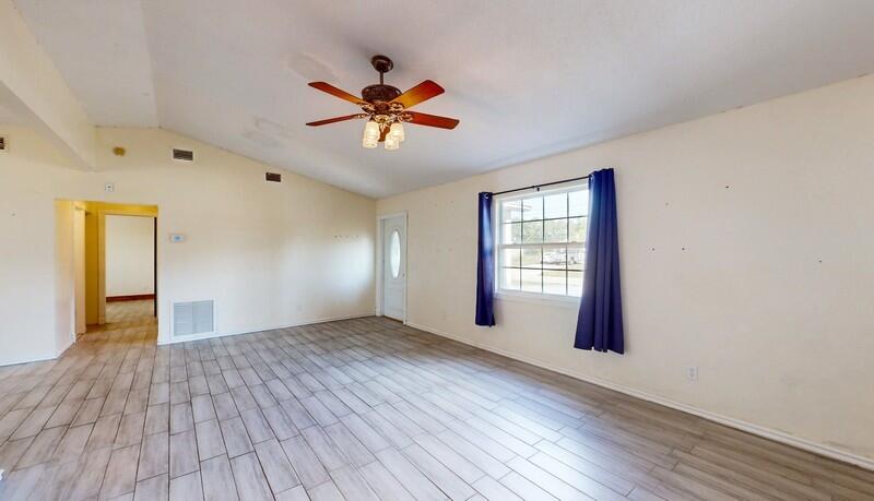 438 Southwest Cherryhill Road Port St. Lucie, FL 34953 - Photo 7 of 37 06_438SWCherryHillRoad_2006_FlexMLS800x6