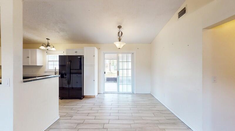 438 Southwest Cherryhill Road Port St. Lucie, FL 34953 - Photo 10 of 37 09_438SWCherryHillRoad_2009_FlexMLS800x6