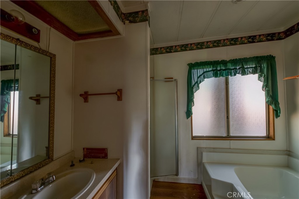 6613 Hupp Coutolenc Road Magalia, CA 95954 - Photo 18 of 20 a bathroom with a tub and a sink
