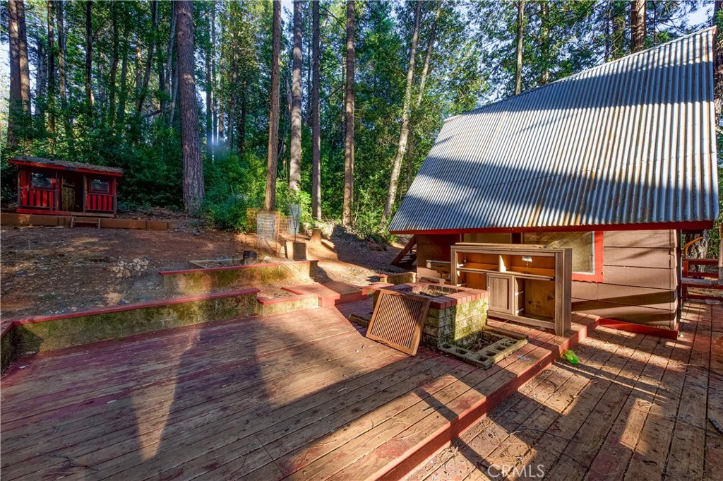 6613 Hupp Coutolenc Road Magalia, CA 95954 - Photo 6 of 20 a view of a patio with table and chairs with wooden floor and fence