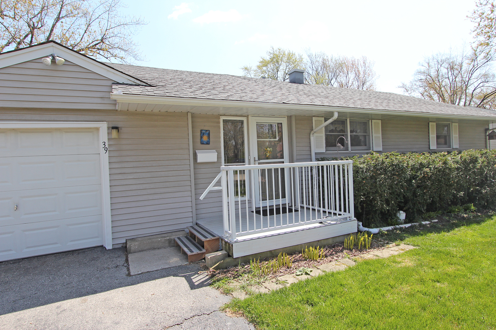 39 Golfview Road Lake Zurich, IL 60047 - Photo 2 of 44