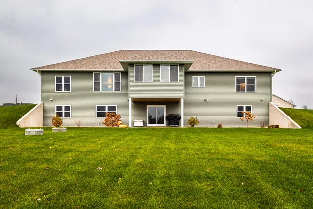 $750,000 | N6817 Sand Prairie, Holmen, WI 54636