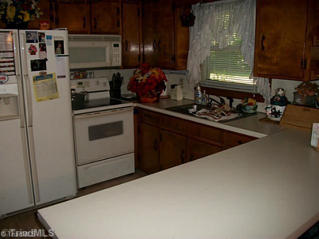 4429 Denton Road Thomasville, NC 27360 - Photo 7 of 15 Kitchen. SIT DOWN BREAKFAST BAR