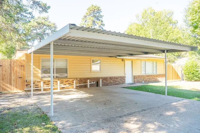 $1,350 | 3312 Old Houston Road, Huntsville, TX 77340