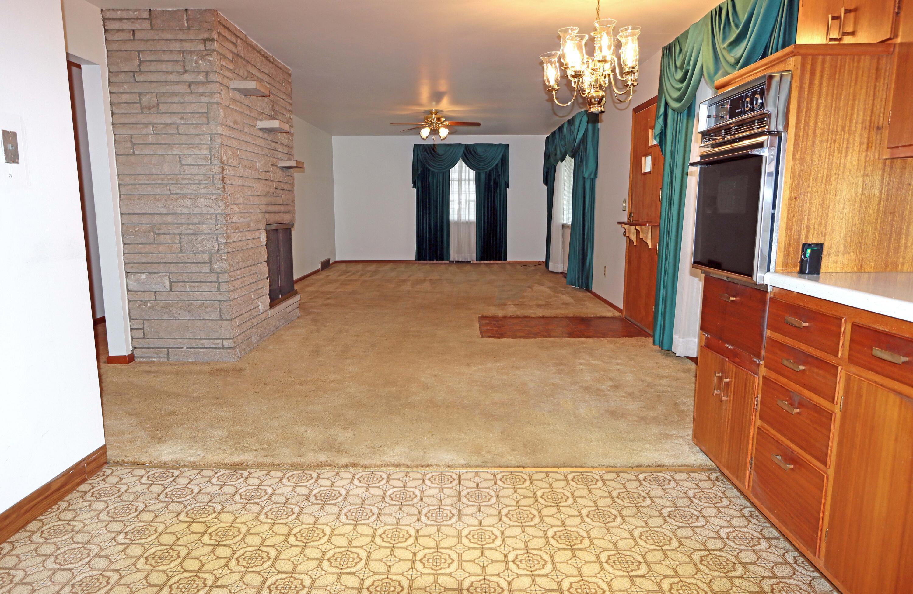 3761 Snouffer Road Columbus, OH 43235 - Photo 11 of 39 View of main living areas