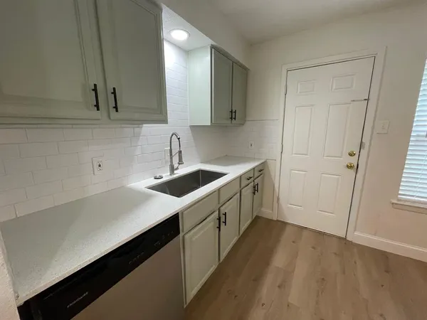 $1,395 | 208 Hosack Street, Arlington, TX 76010