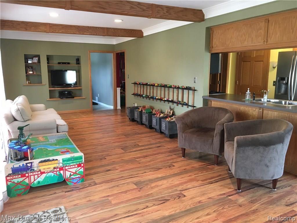 9620 Allen Road Clarkston, MI 48348 - Photo 29 of 99 family1-1.JPG