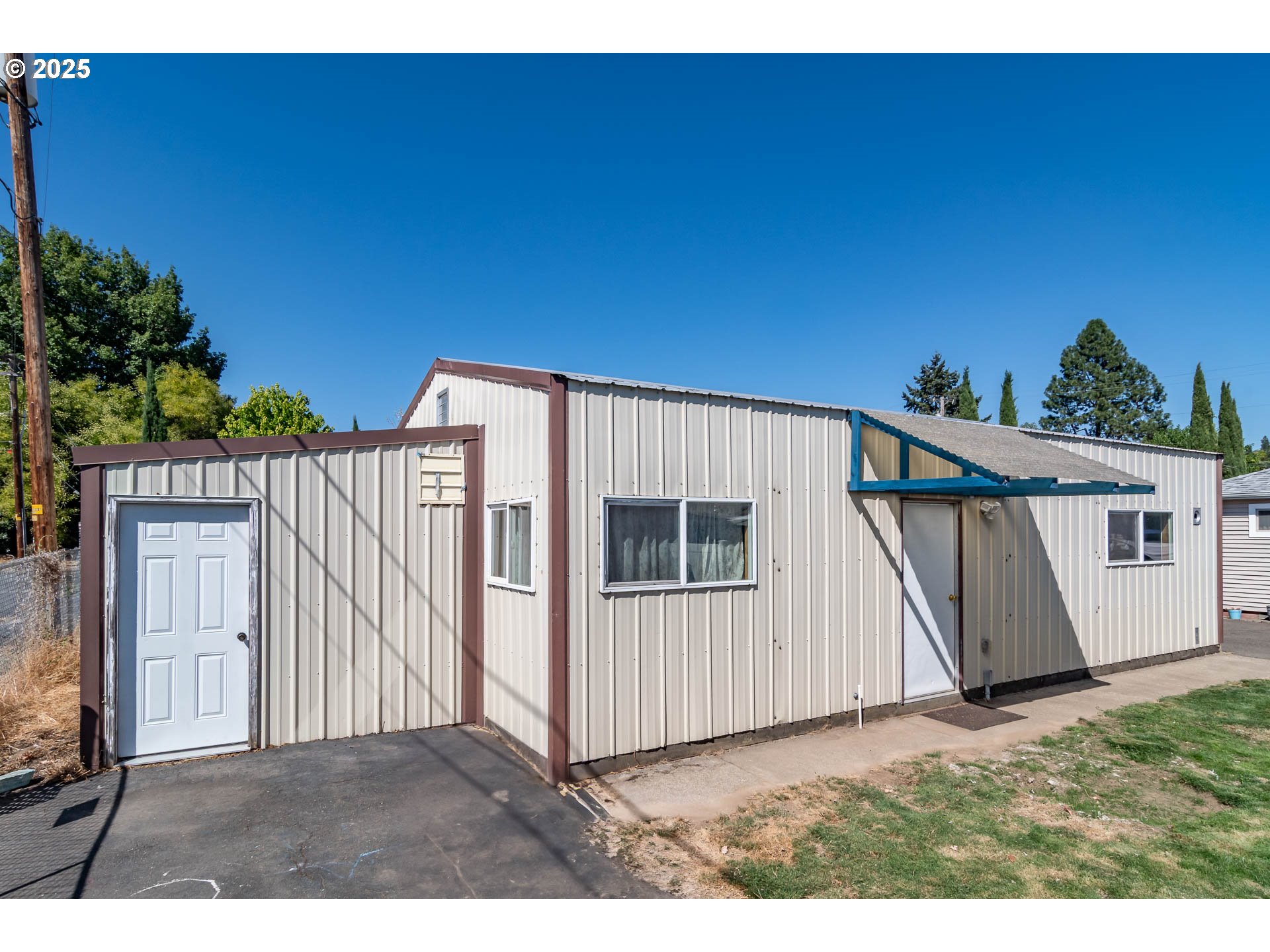 68 Rose Avenue Winston, OR 97496 - Photo 25 of 43 a view of a house with a yard and wooden fence