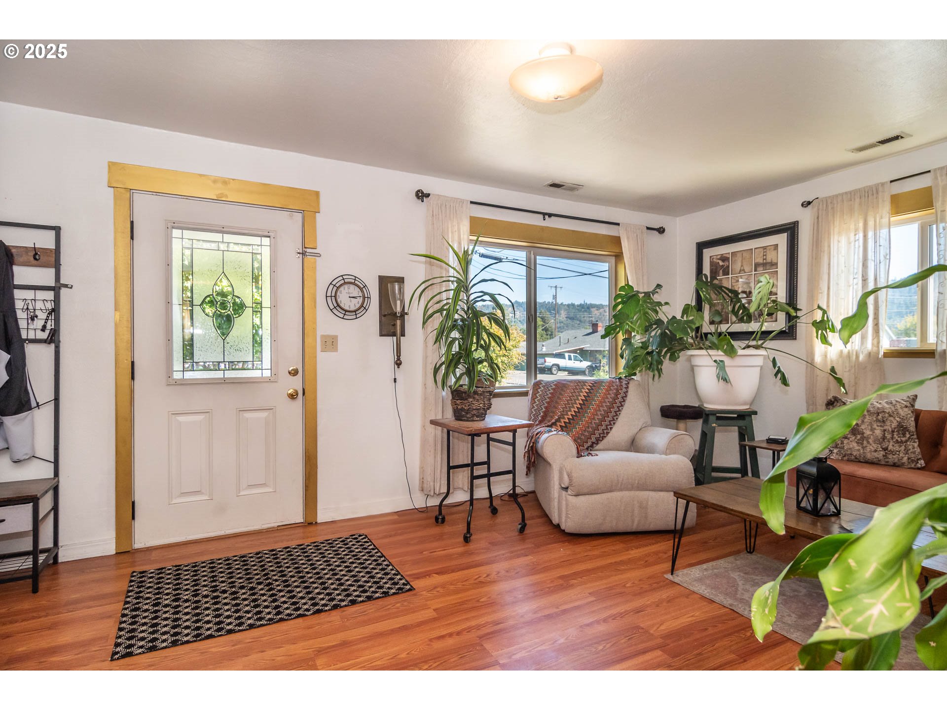 68 Rose Avenue Winston, OR 97496 - Photo 7 of 43 a living room with furniture rug and window