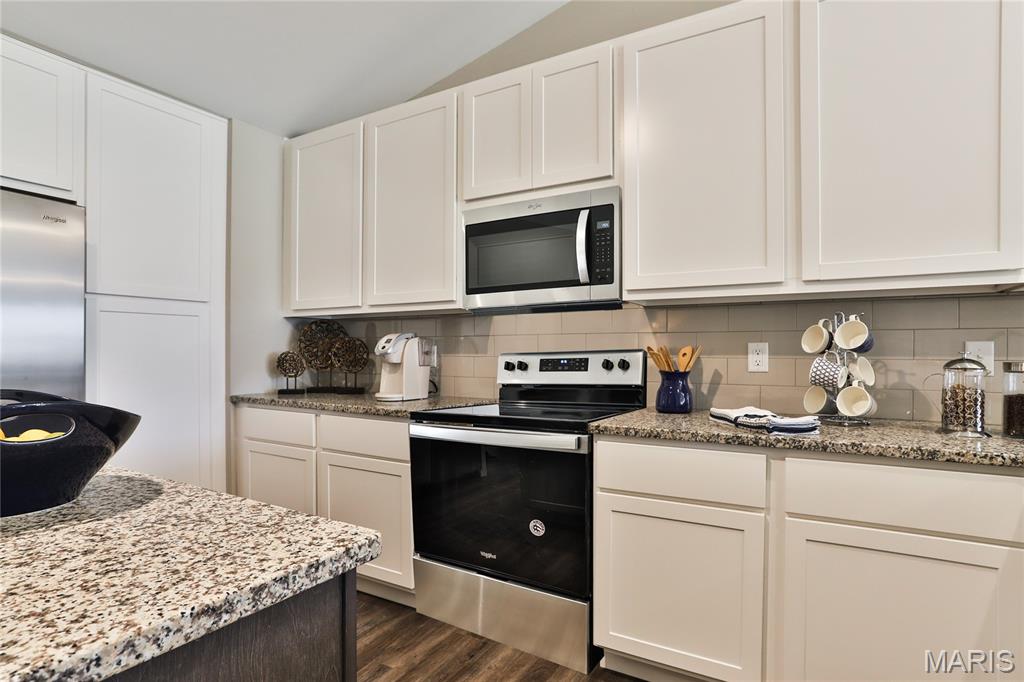 303 Red Rocks Drive St. Charles, MO 63304 - Photo 5 of 28