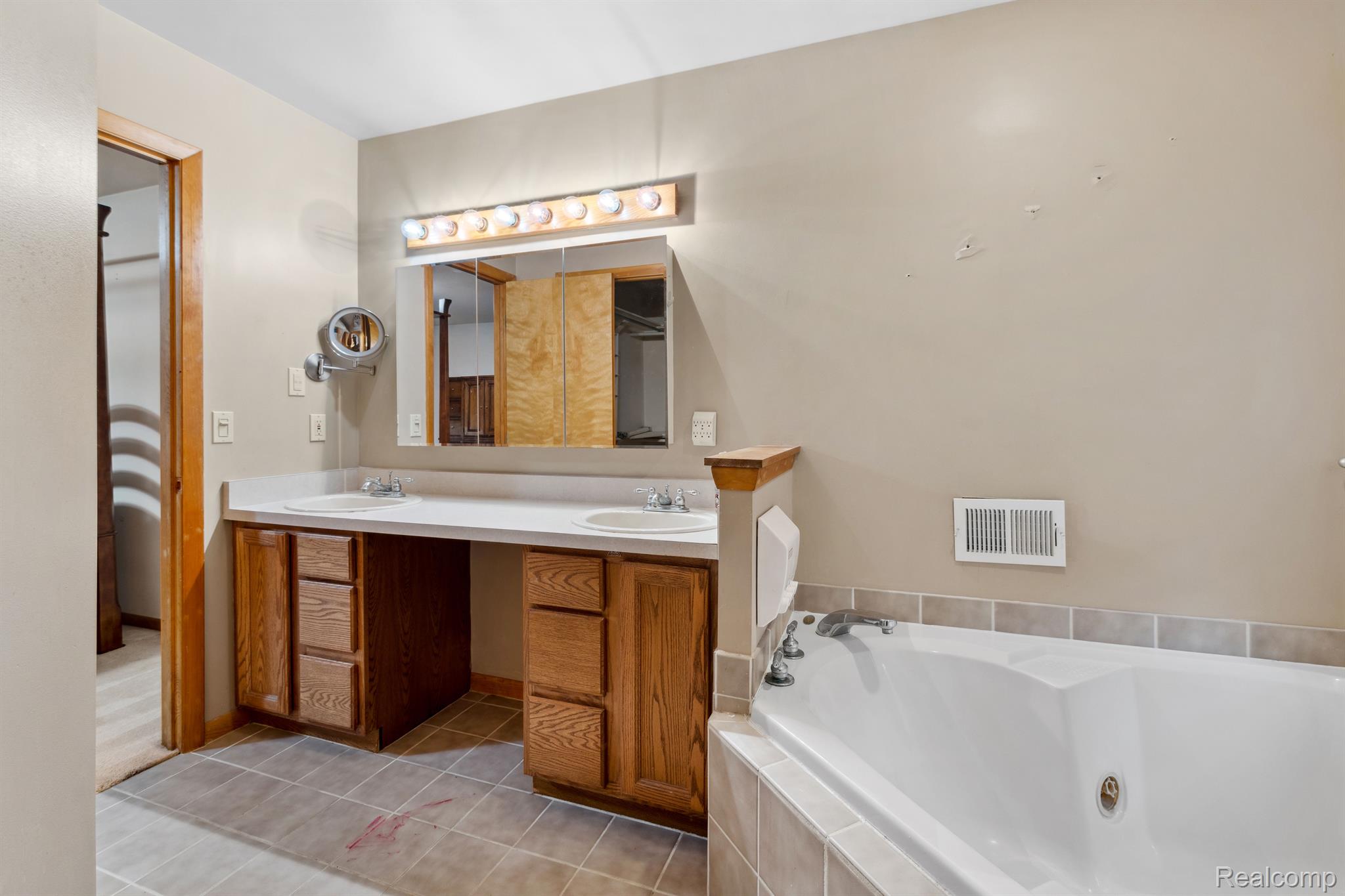 6167 Cowell Road Brighton, MI 48116 - Photo 15 of 36 Gallery Image 15