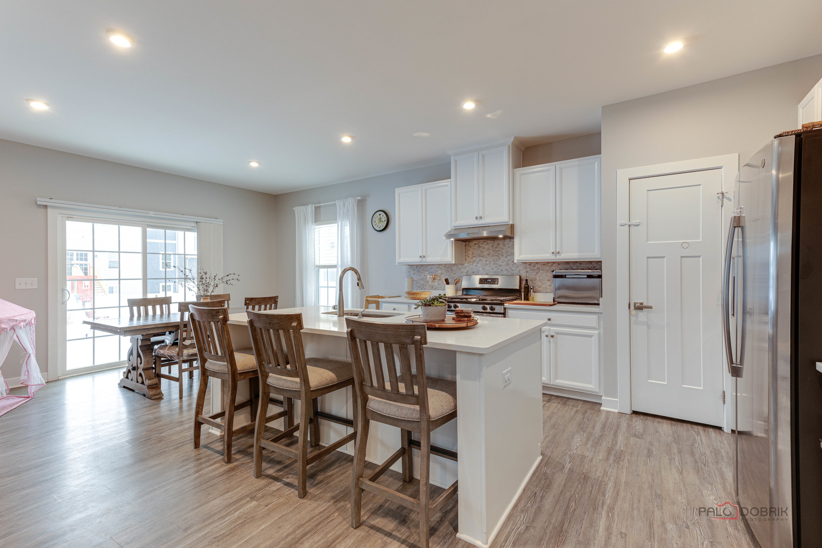 1799 Overview Circle Antioch, IL 60002 - Photo 10 of 38 a kitchen with a table and chairs