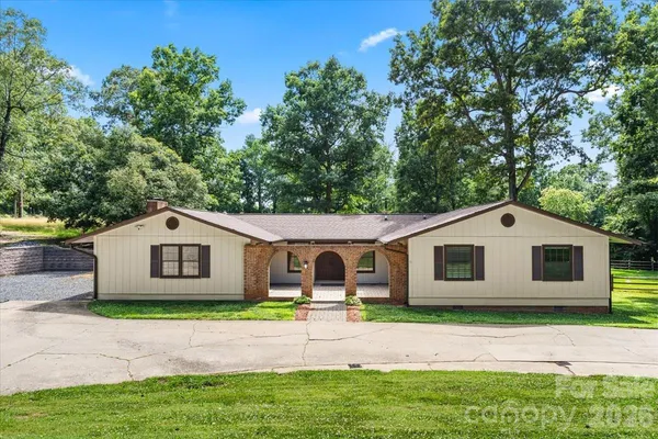 $515,000 | 4024 Wandering Lane, Hickory, NC 28601
