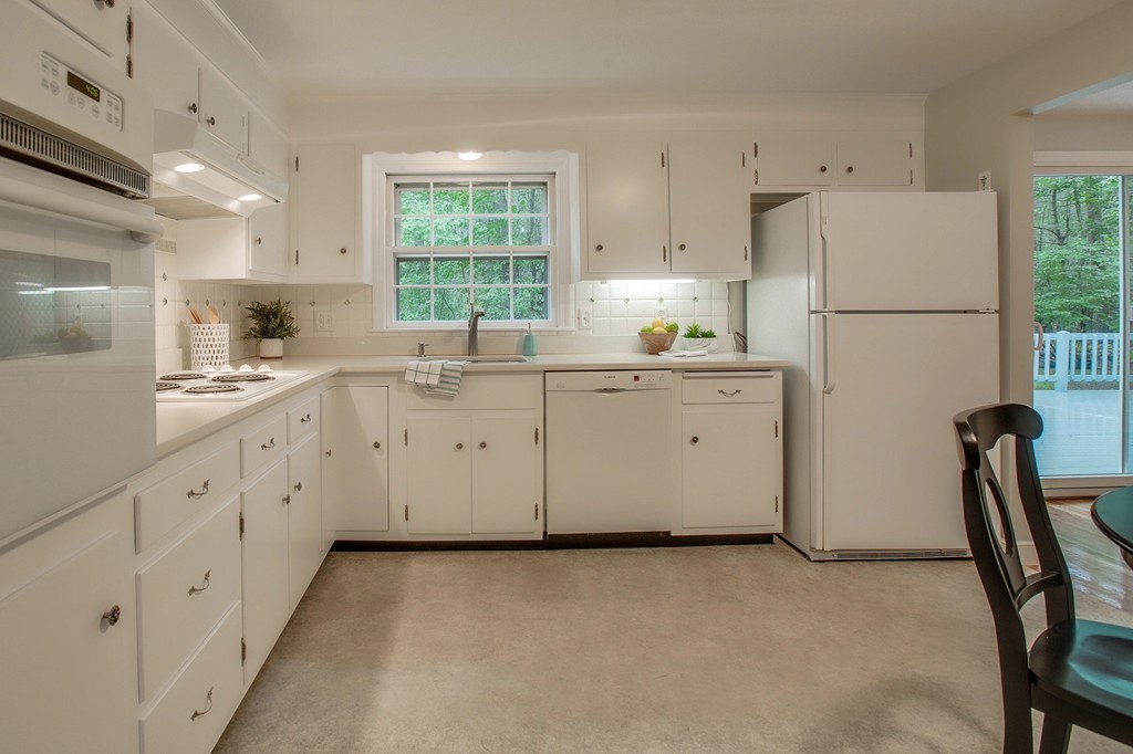 11 Gould Road Bedford, MA 01730 - Photo 9 of 24 Gallery Image 9