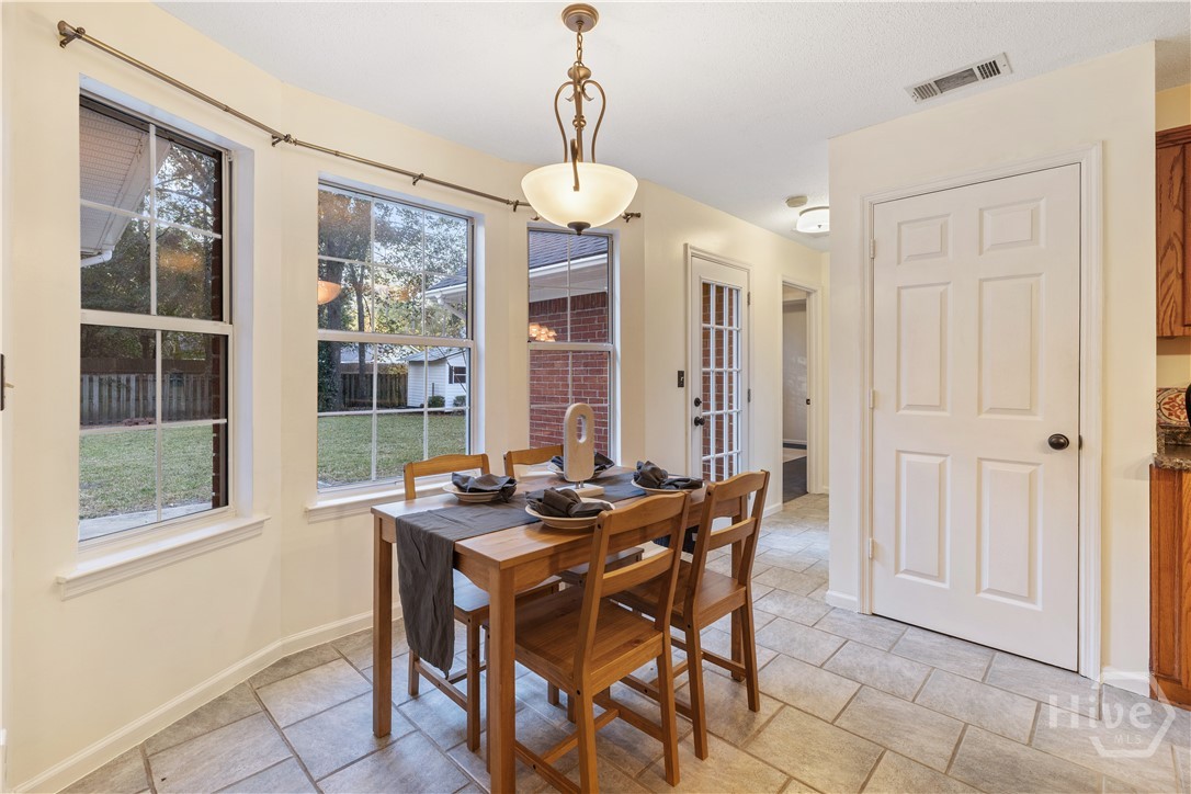 131 Crystal Drive Rincon, GA 31326 - Photo 22 of 51 Breakfast nook