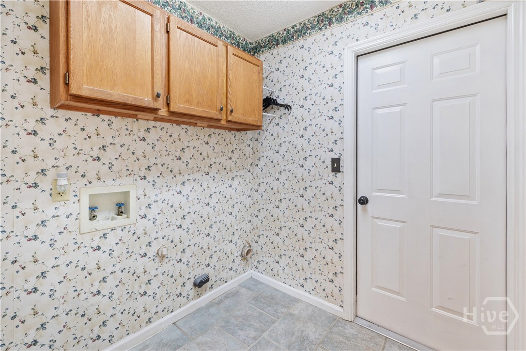 131 Crystal Drive Rincon, GA 31326 - Photo 26 of 51 Practical space with a side of pattern.