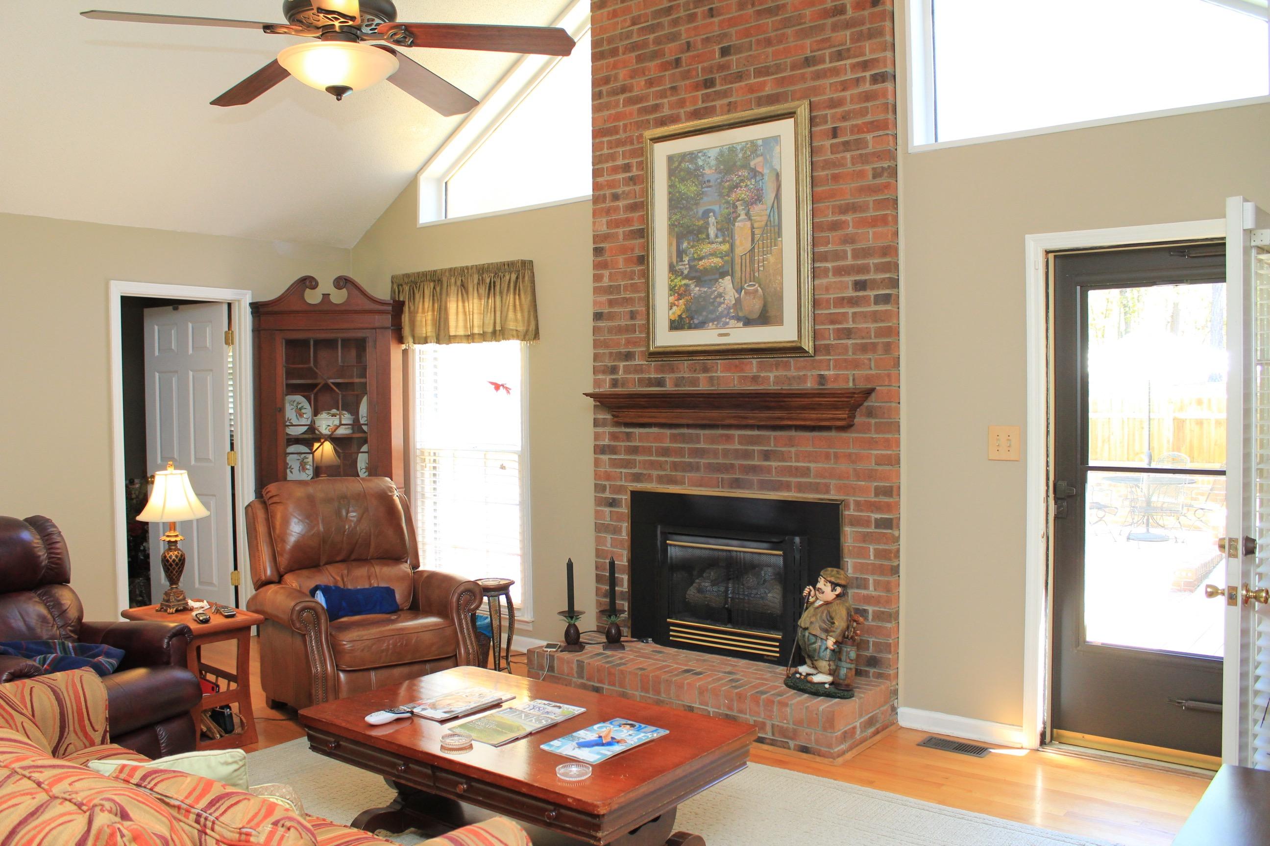 309 Lakeland Drive Rockingham, NC 28379 - Photo 5 of 38 Great Room