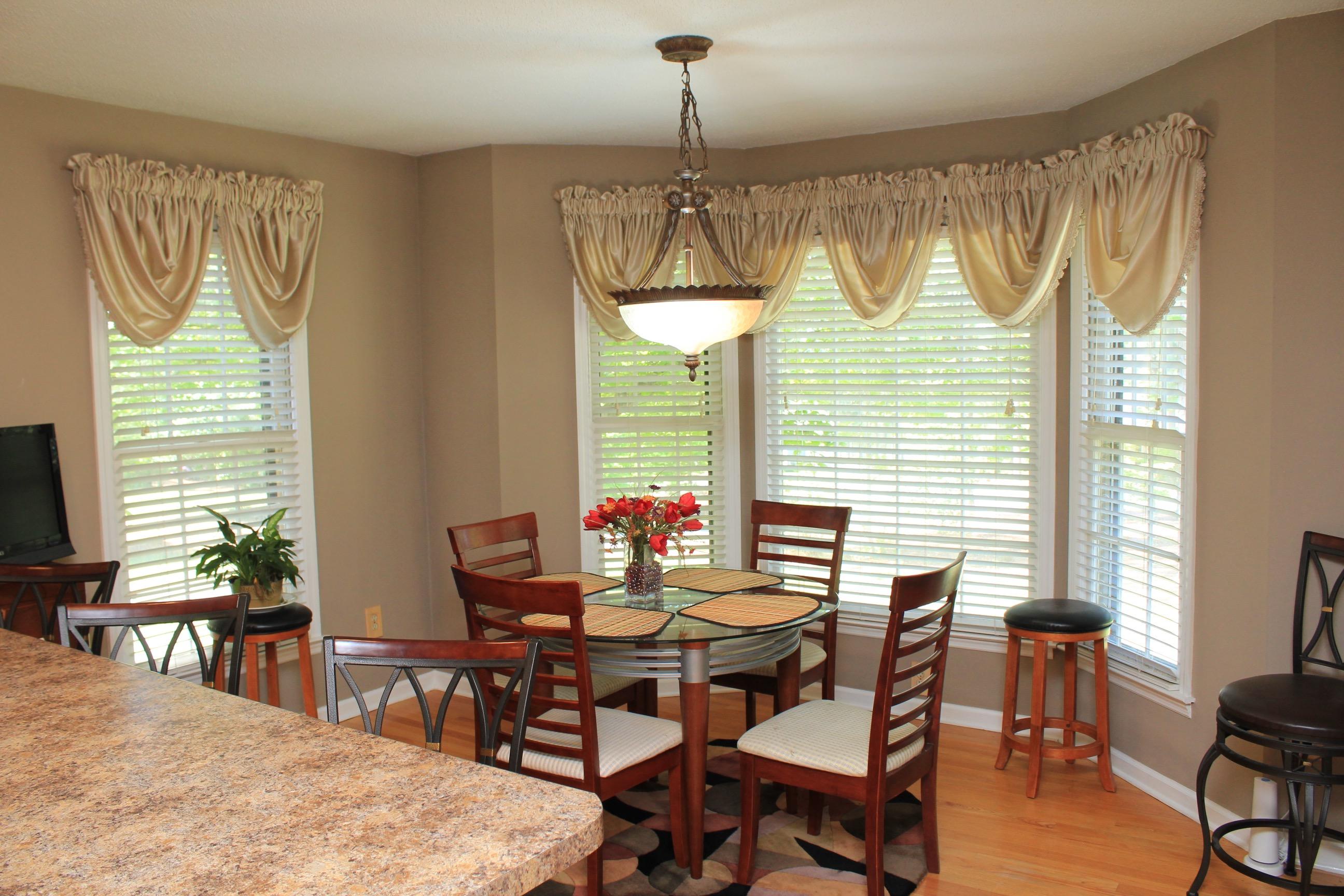 309 Lakeland Drive Rockingham, NC 28379 - Photo 9 of 38 Breakfast Area