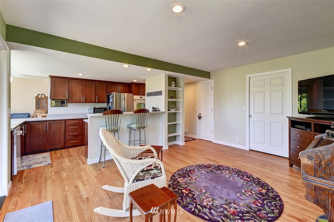 9117 185th Place Southwest Edmonds, WA 98026 - Photo 11 of 24 Gallery Image 11
