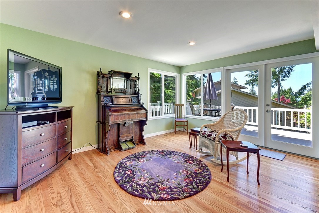 9117 185th Place Southwest Edmonds, WA 98026 - Photo 12 of 24 Gallery Image 12