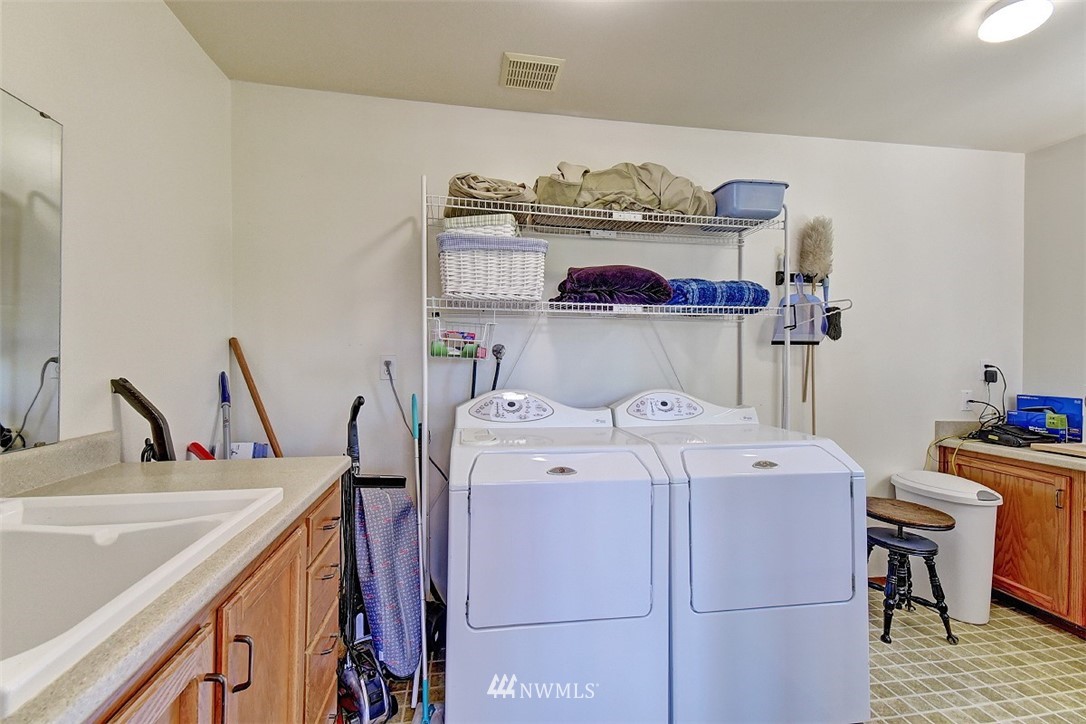 9117 185th Place Southwest Edmonds, WA 98026 - Photo 17 of 24 Gallery Image 17