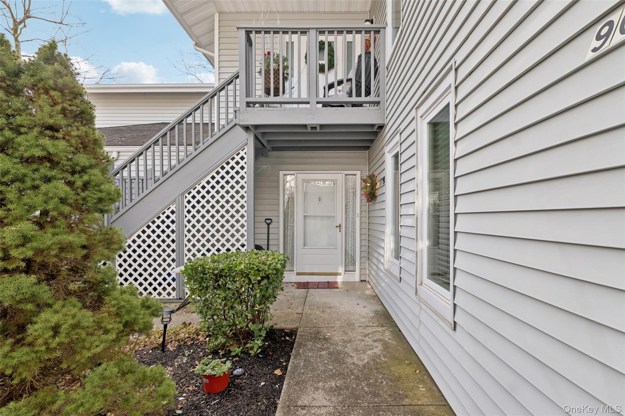 901 Fenway Road St. James, NY 11780 - Photo 4 of 31