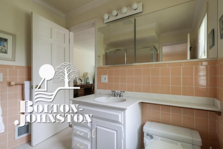 100 Lothrop Road Grosse Pointe, MI 48236 - Photo 30 of 46 Second Floor Bath