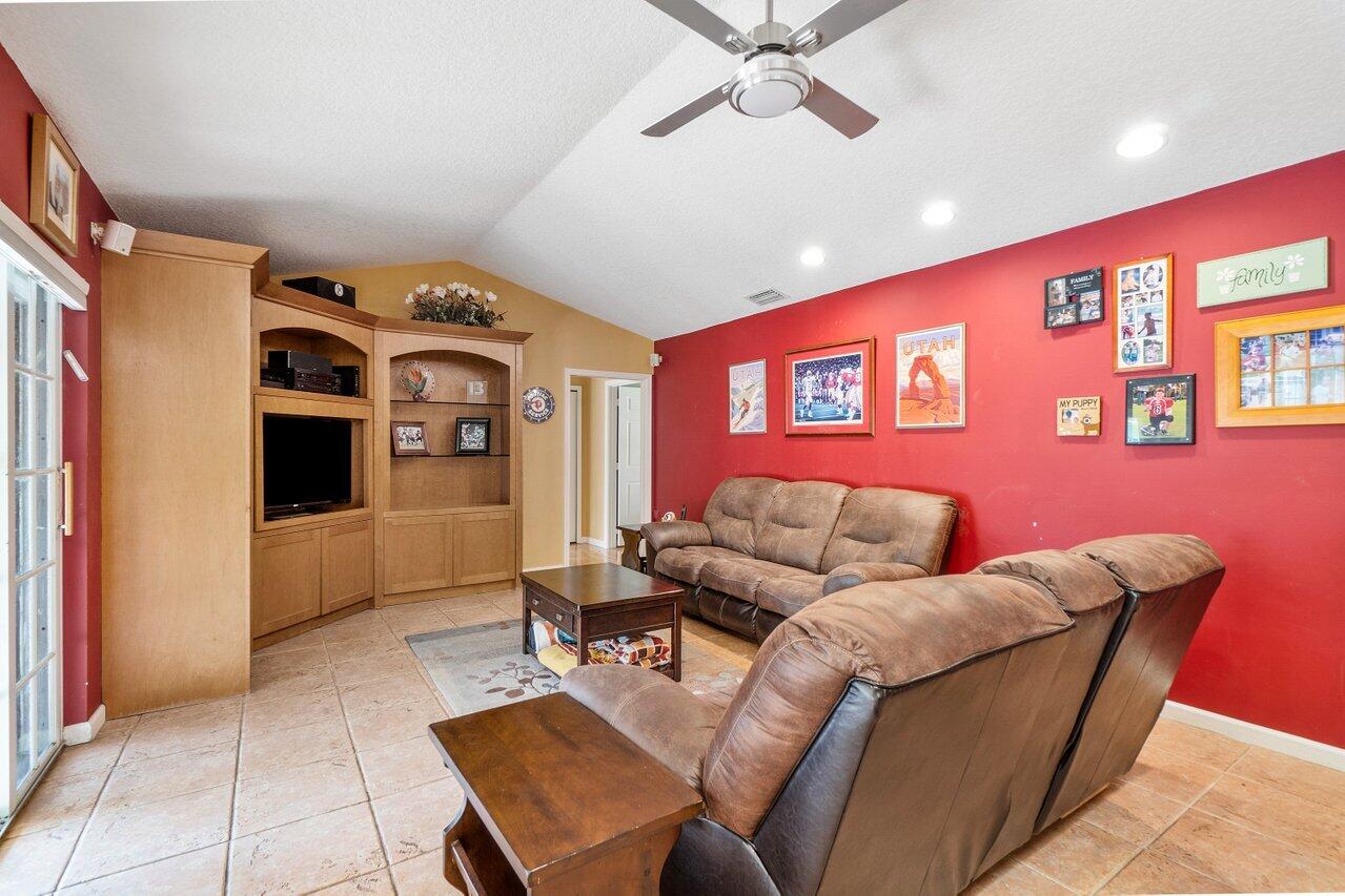 731 Parkside Circle North Boca Raton, FL 33486 - Photo 9 of 43 013-731ParksideCirN-BocaRaton-FL-33486-S