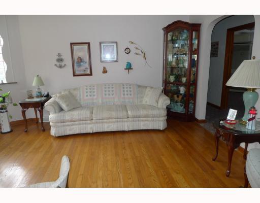 73 Conson Road Brentwood, PA 15227 - Photo 2 of 13 Living Room.